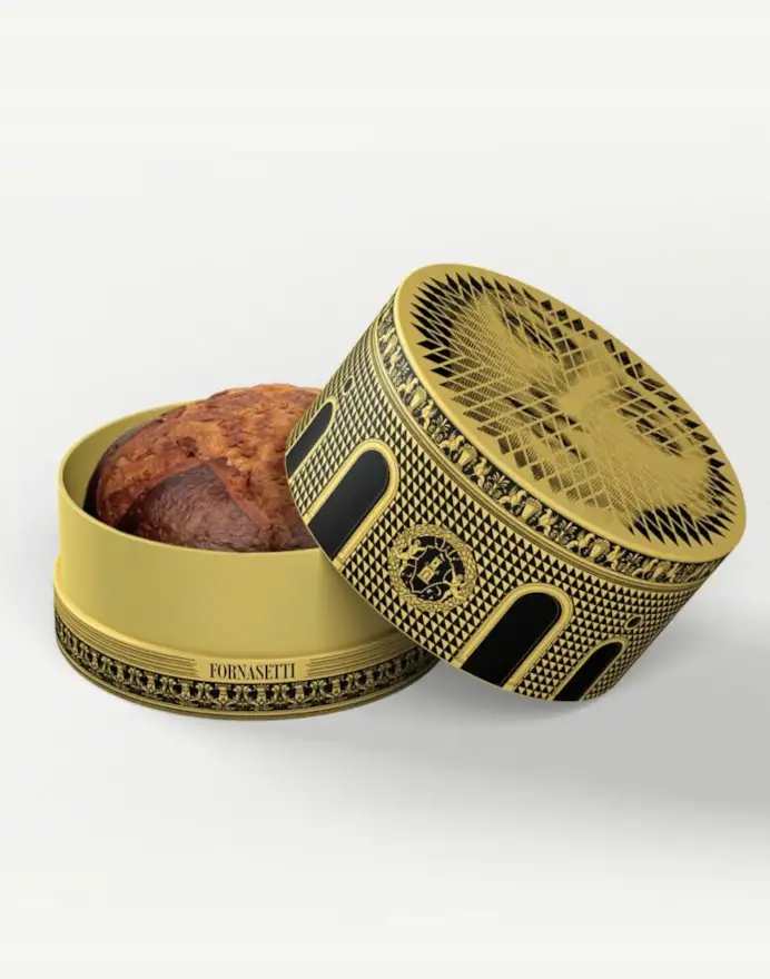 La scatola di Fornasetti con il panettone di Davide Longoni.