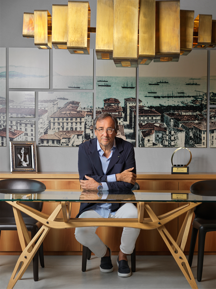 Massimo Perotti, executive chairman di Sanlorenzo, alle sue spalle, il porto di La Spezia nel 1820.