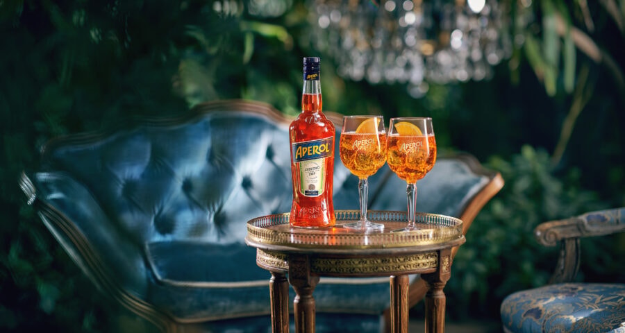 La ricetta dello Spritz codificata dall’Iba è 3 parti di Prosecco, 2 di Aperol e 1 di soda.