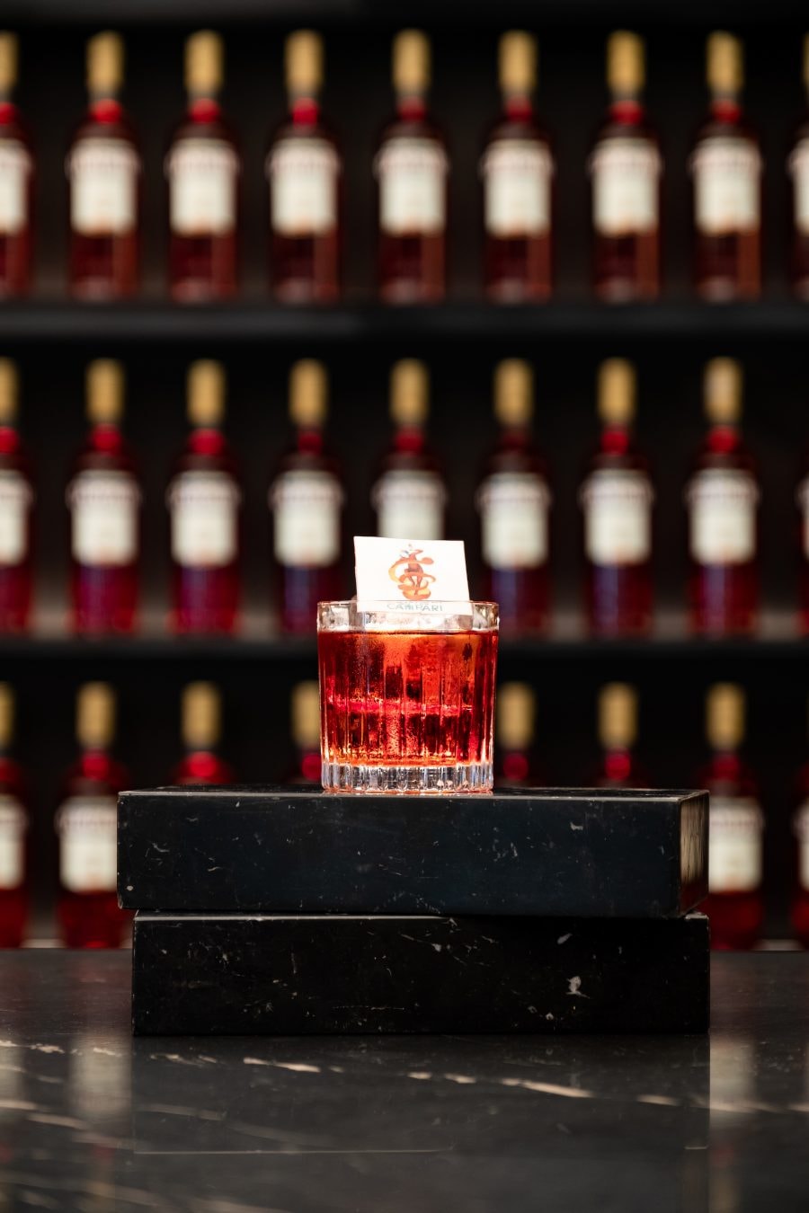 Arabesque Negroni, twist sul cocktail creato dal conte Camillo Negroni a base di Campari.
