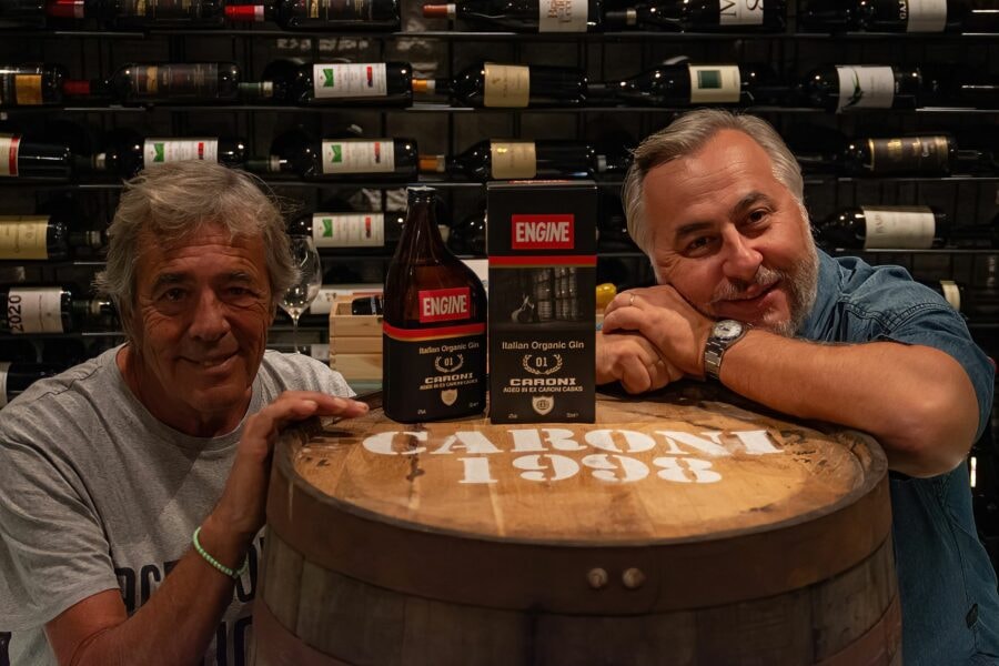 Luca Gargano, patron di Velier , e Paolo Dalla Mora, fondatore di Engine, con la limited edition Caroni.