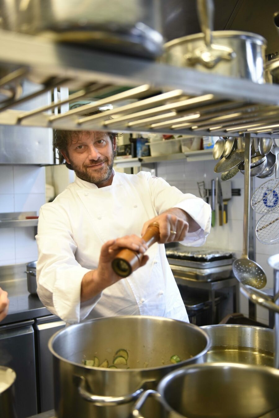 Cesare Battisti, chef del Ratanà e co-autore di Cucina milanese contemporanea (Guido Tommasi).