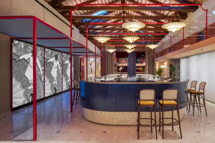Il bancone del bar all’interno di Ca’ Select.