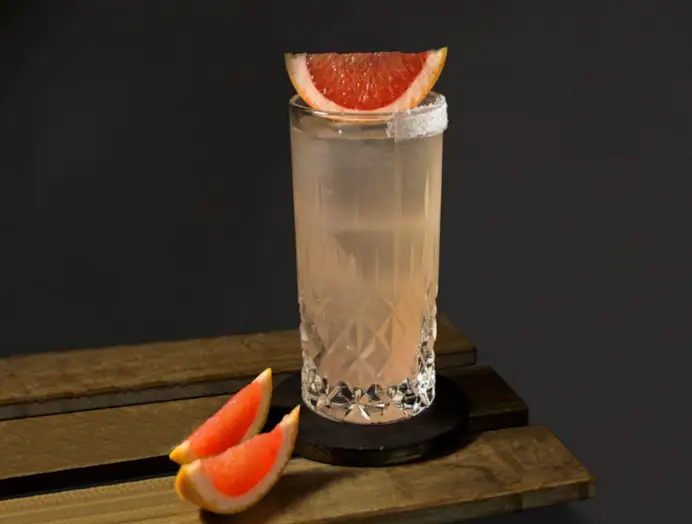 Paloma l’aggiunta di pompelmo rosa lo rende leggero e dissetante.