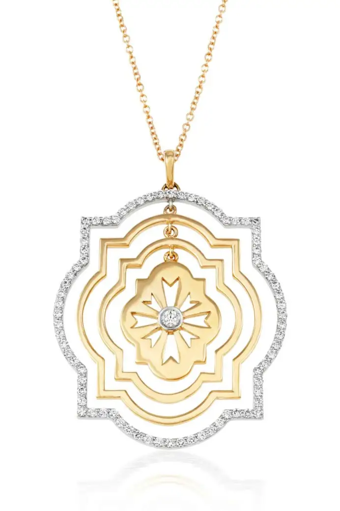 Girocollo della collezione Echo, Legami che Risuonano, in oro e diamanti, ispirati agli scudi dei paladini siciliani.