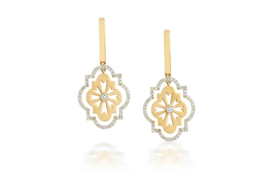 Orecchini della collezione Echo, Legami che Risuonano in oro e diamanti, ispirati agli scudi dei paladini.