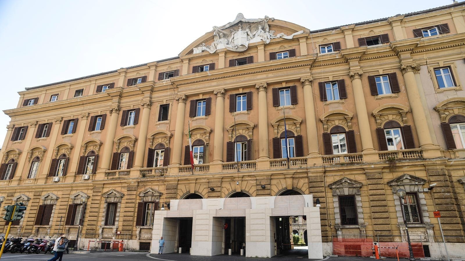 Italiani, cresce il popolo delle partite Iva: nel 2022 sono 3,8 milioni