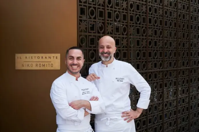 Gli Chef Niko Romito e Giacomo Amicucci all’interno del Bulgari Resort Dubai.