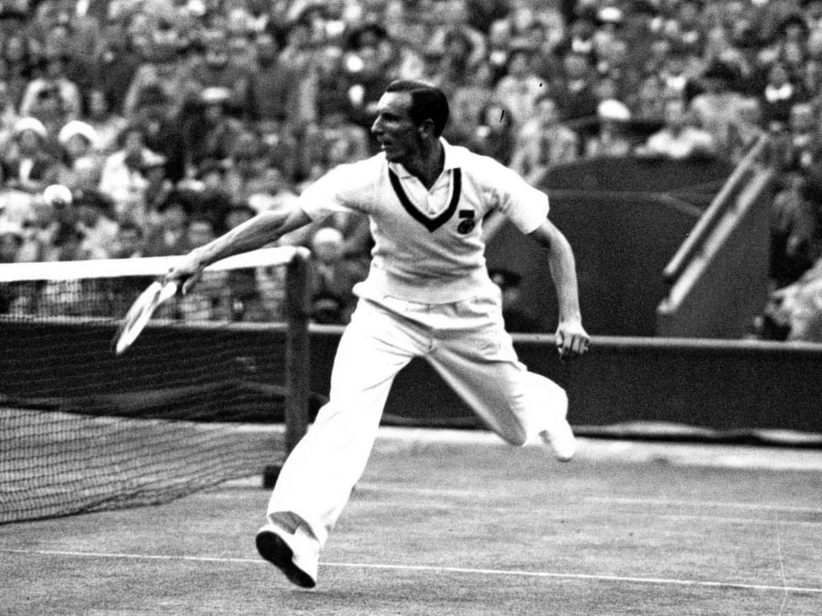 Sfida di eleganza tra Fred Perry e René Lacoste (sotto): i due campioni, che purtroppo non si sono mai incontrati sul campo, hanno fatto la storia del tennis e della moda con i marchi da loro fondati.