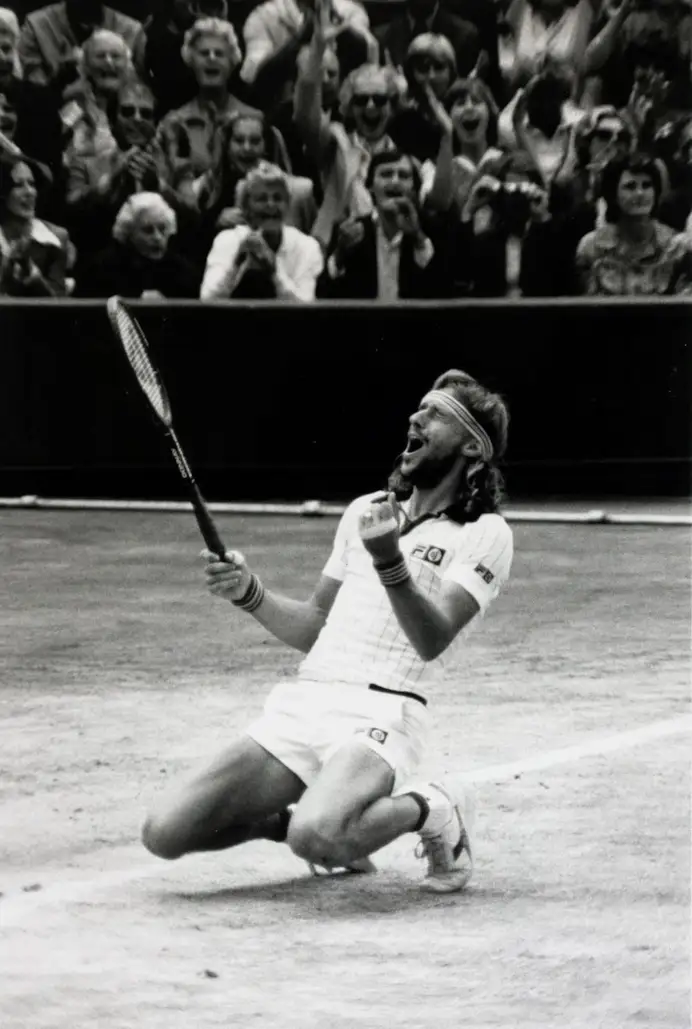 1-6, 7-5, 6-3, 6-7,8-6. È il risultato con cui Björn Borg, inginocchiato a terra, ha battuto in finale John McEnroe a Wimbledon nel 1980. L’anno successivo, la rivincita: The Genius batte lo svedese.