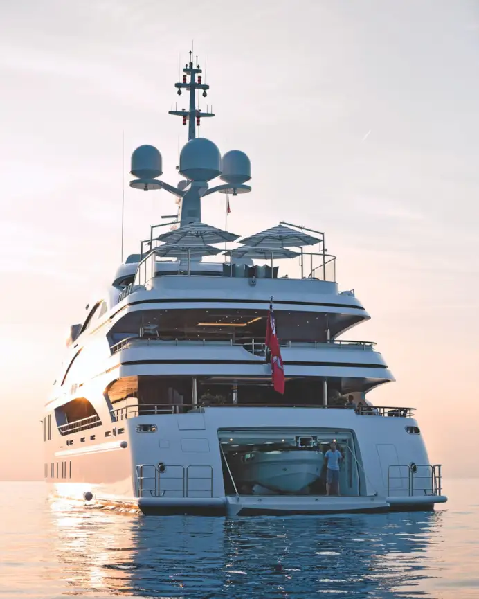 Il tender Benetti limousine nel Benetti, equipaggiato di tutti i comfort, watertoys all’avanguardia.