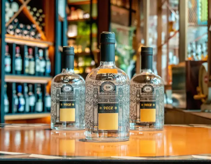 Il gin Peck è venduto nella gastronomia di via Spadari e usato per i cocktail di Peck CityLife.