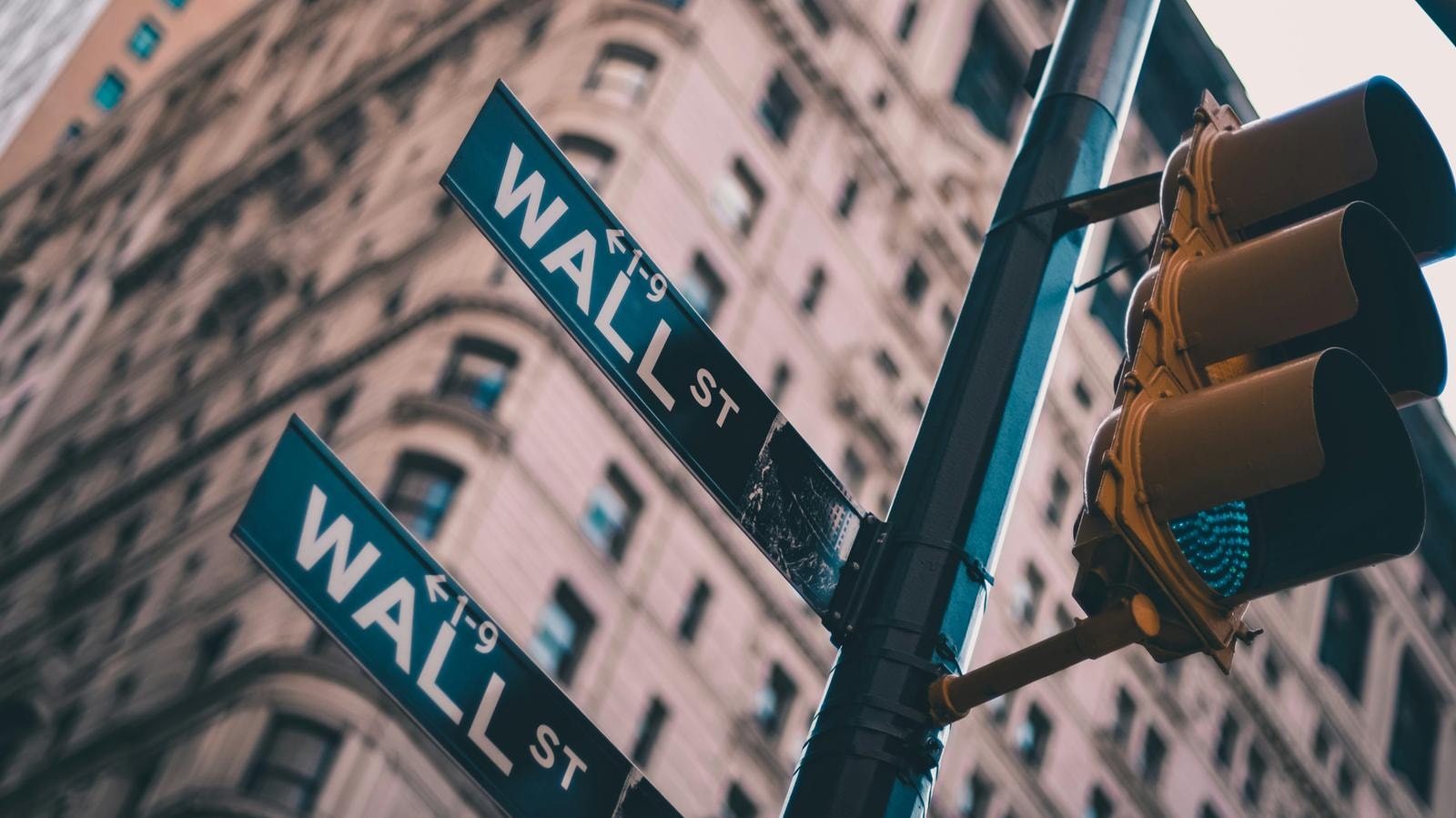 La diretta da Wall Street | Nvidia (+4,9%) spinge il Nasdaq (+0,6%). Vola ancora GameStop (+21%) ma E*Trade vuole dare il Daspo a Roaring Kitty