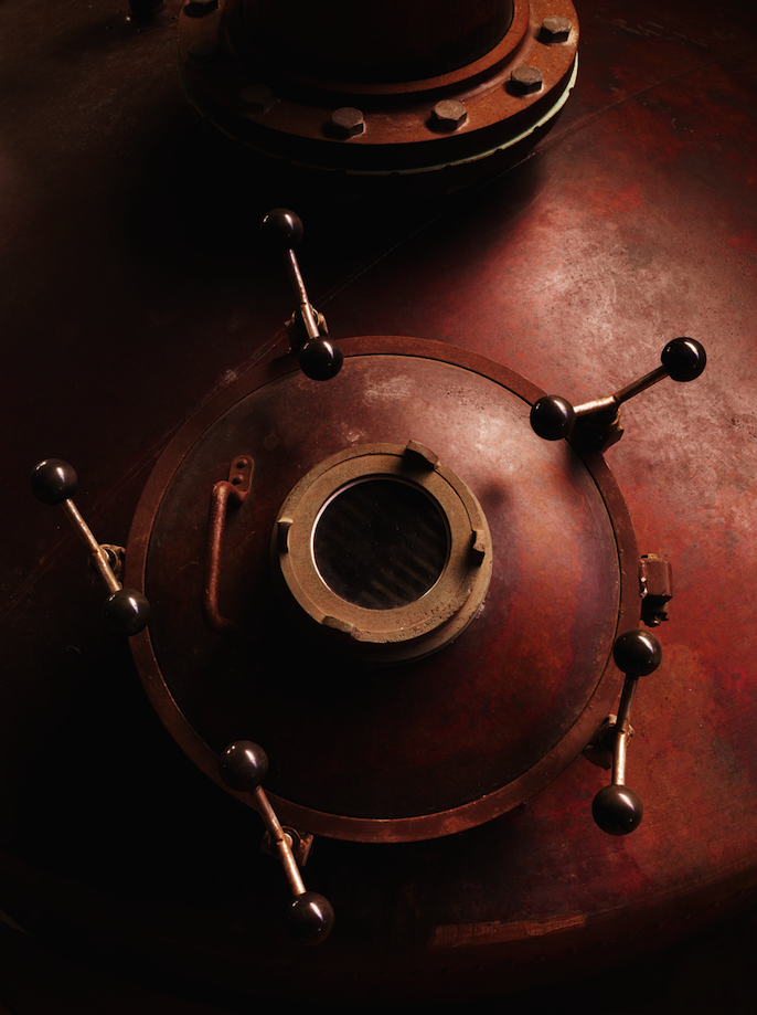 Un alambicco Pot Still della distilleria Mount Gay, la più antica di Barbados (1703).