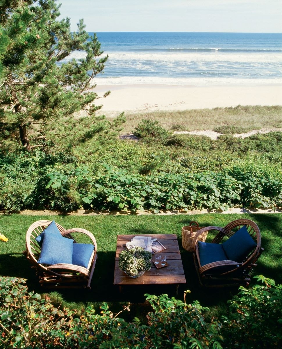 Il salotto open air della residenza a Mountauk, negli East Hamptons, New York.
