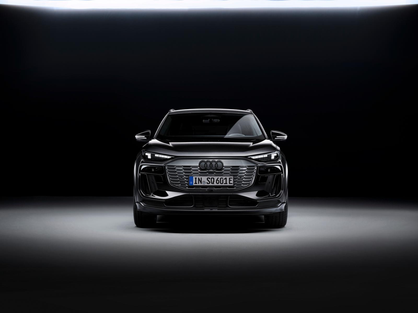 Static photo, 
Colour: Daytona Grey perl effect.