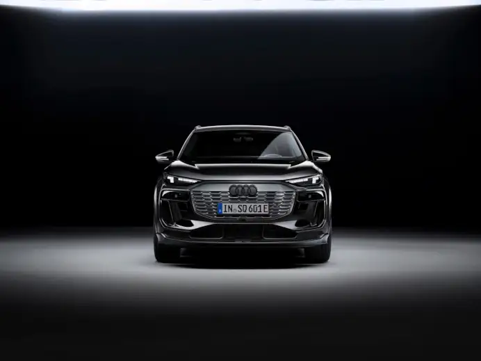 Static photo,
Colour: Daytona Grey perl effect.