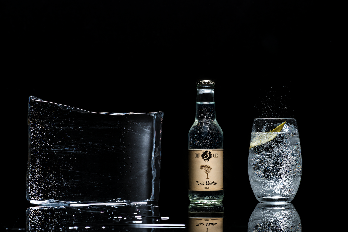 Creata da un gruppo di bar tender greci, Three Cents è distribuita da OnestiGroup.