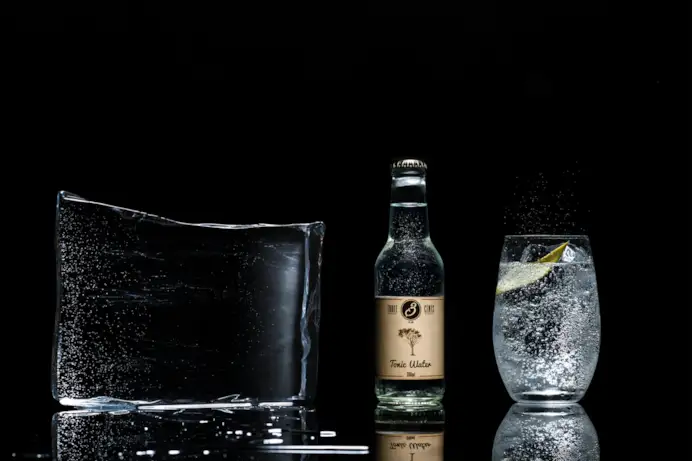Creata da un gruppo di bar tender greci, Three Cents è distribuita da OnestiGroup.