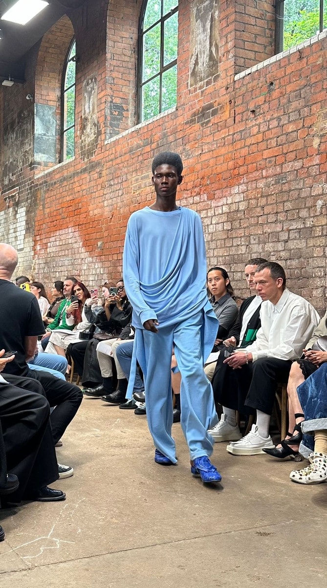 Un look spring-summer 2025 di Qasimi