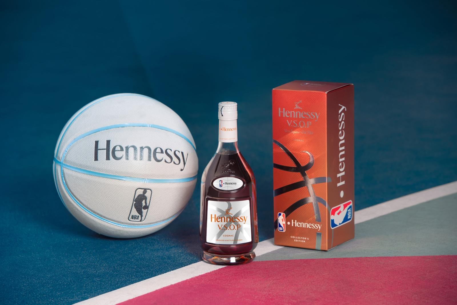 L'edizione precedente del Cognac in edizione limitata Nba x Hennessy 2022-23.