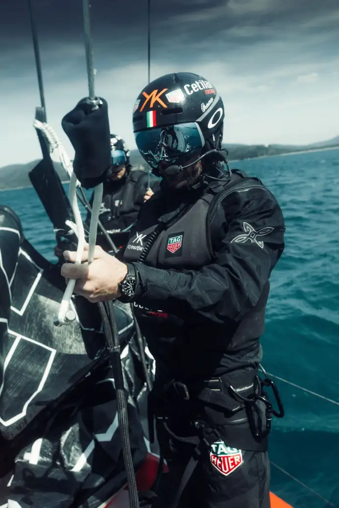 Al polso del team di FlyingNikka, il Tag Heuer Aquaracer Professional 200 Solargraph alimentato dal sole.