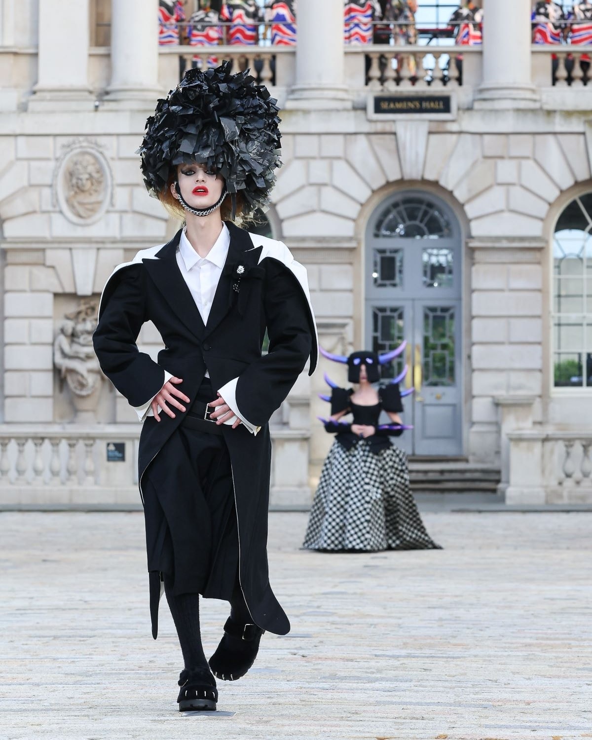 Un look Charles Jeffrey Loverboy (courtesy Loverboy)