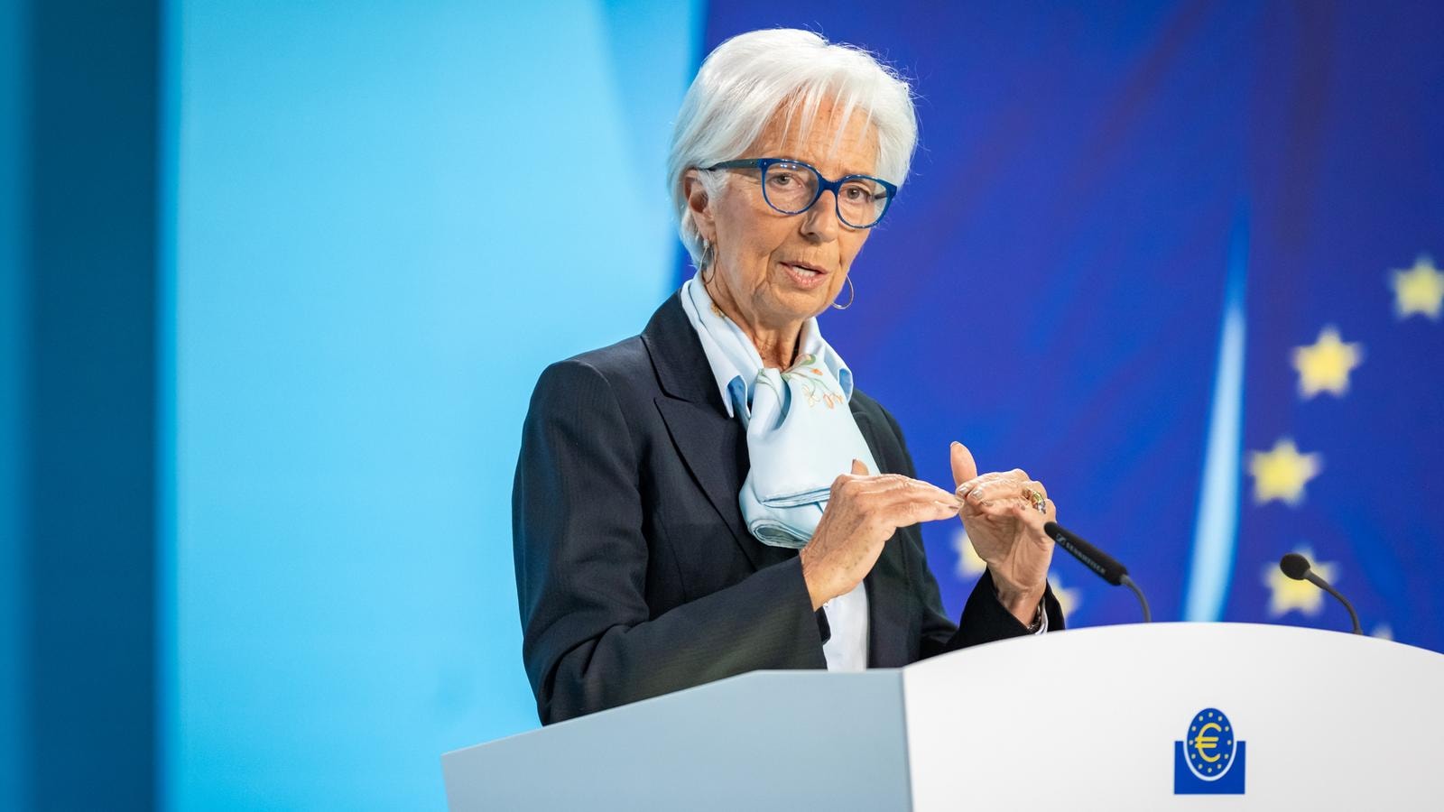 Bce, Christine Lagarde gela i mercati: prima di un nuovo taglio dei tassi di interesse potrebbero passare diversi mesi