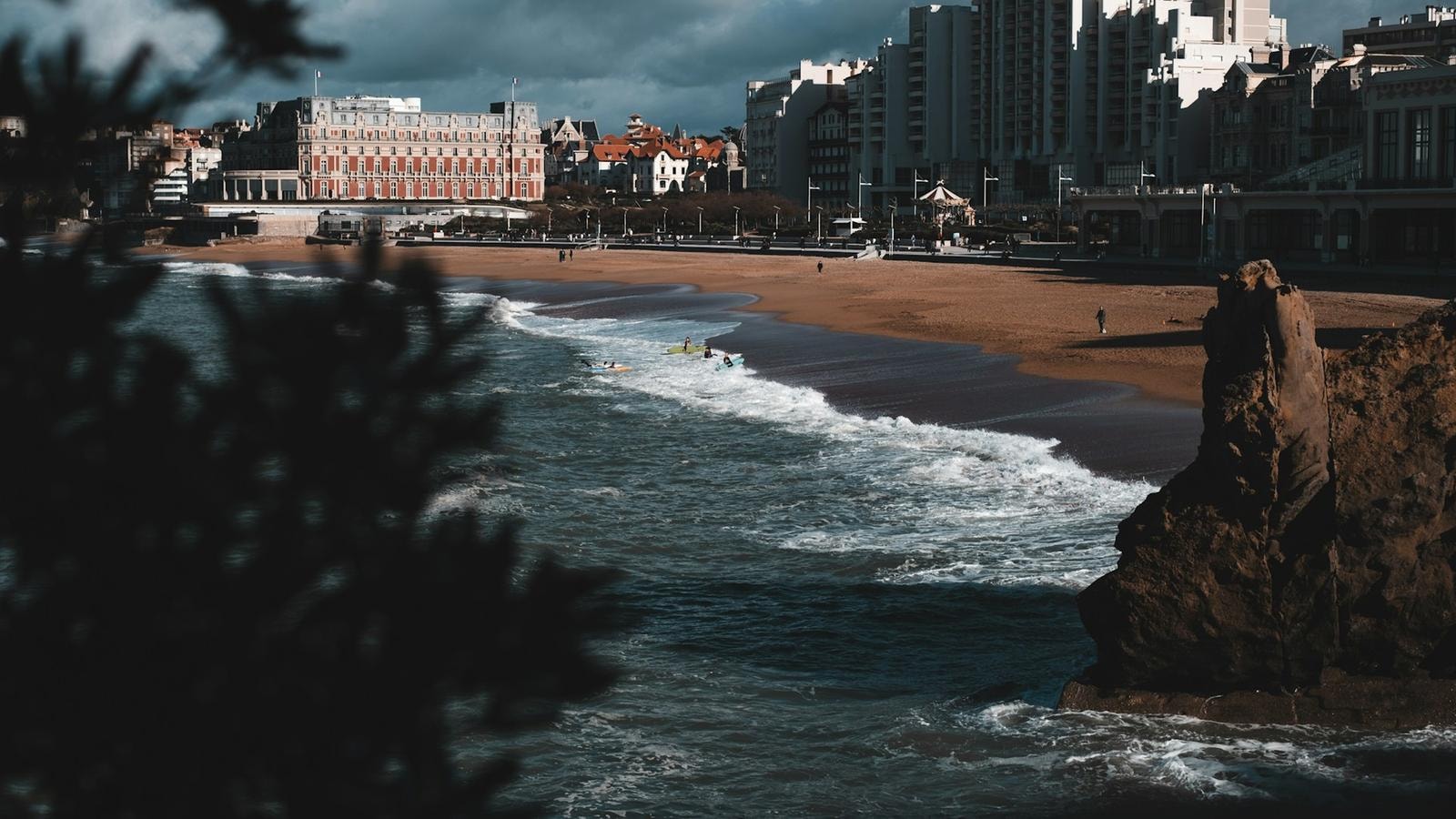 La Grande Plage a Biarritz. @David ?? Samacoïts-Etchegoin/ Unsplash