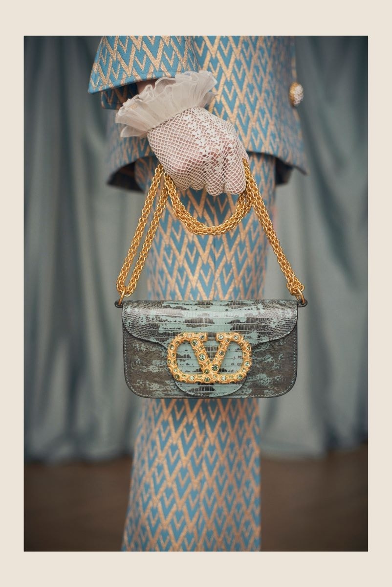 Una borsa Valentino by Alessandro Michele «Avant les débuts» spring 2025 (courtesy Valentino)