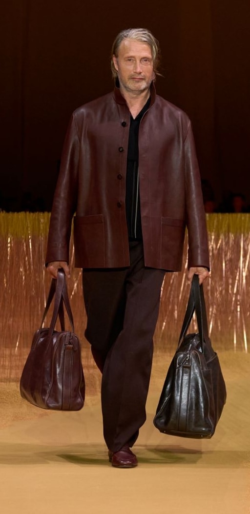 Mads Mikkelsen chiude lo show spring-summer 2025 di Zegna (courtesy Zegna)