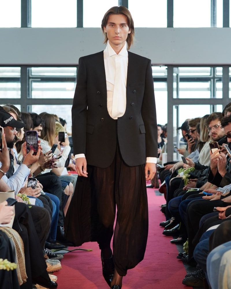 Un look Burc Akyol spring-summer 2025 (courtesy Burc Akyol)