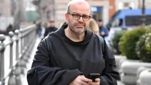 Padre Paolo Benanti, teologo e filosofo francescano, presidente della Commissione che si occupa di AI di Palazzo Chigi, è l’unico italiano membro del comitato Onu di esperti sul tema