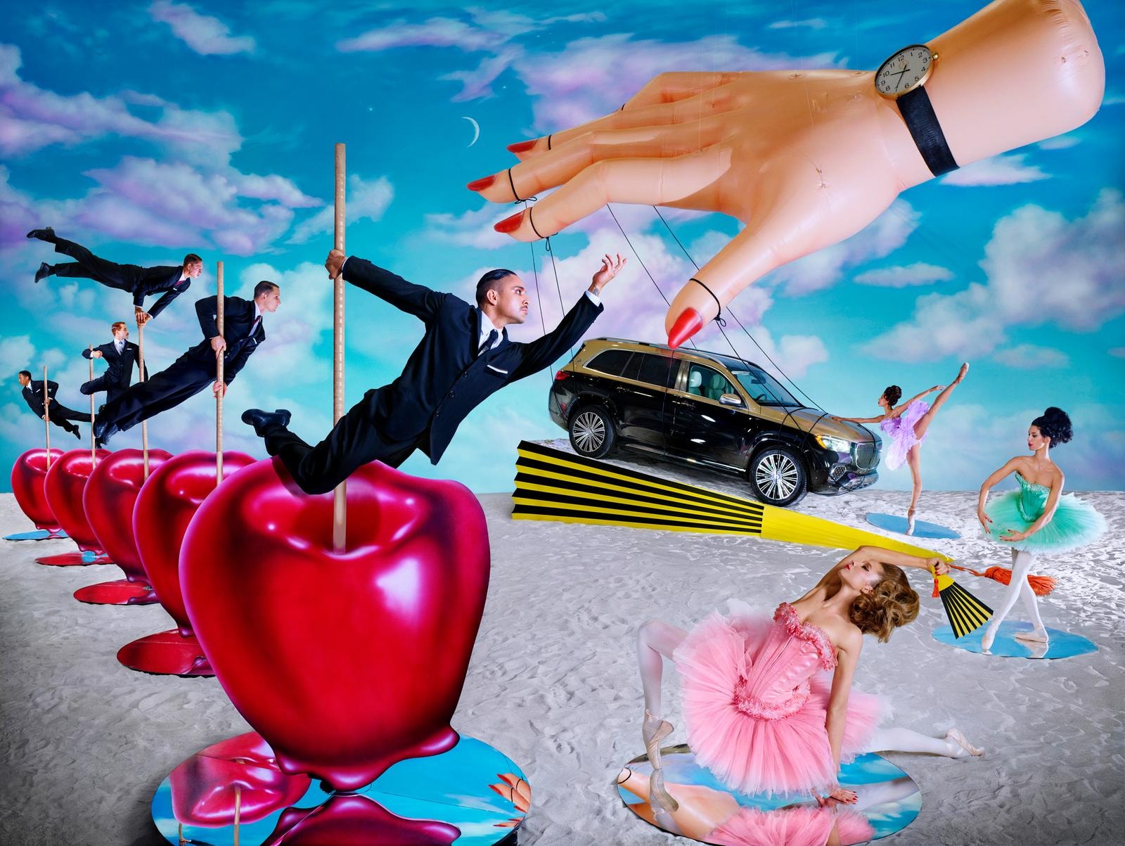 David LaChapelle, Surreal Scape, 2024. Fotografie. Mercedes-Benz Art Collection. Die Fotografie ist in Zusammenarbeit zwischen David LaChapelle und Mercedes-Maybach entstanden. Die Verwendung dieser Fotografie ist nur im Zusammenhang mit einer redaktionellen Berichterstattung über die Kollaboration „Maybach x David LaChapelle“ (2024) gestattet. // David LaChapelle, Surreal Scape, 2024. Photography. Mercedes-Benz Art Collection. This artwork has been created in collaboration between David LaChapelle and Mercedes-Maybach. The use of this photography is only permitted in connection with editorial coverage of the collaboration “Maybach x David LaChapelle” (2024).