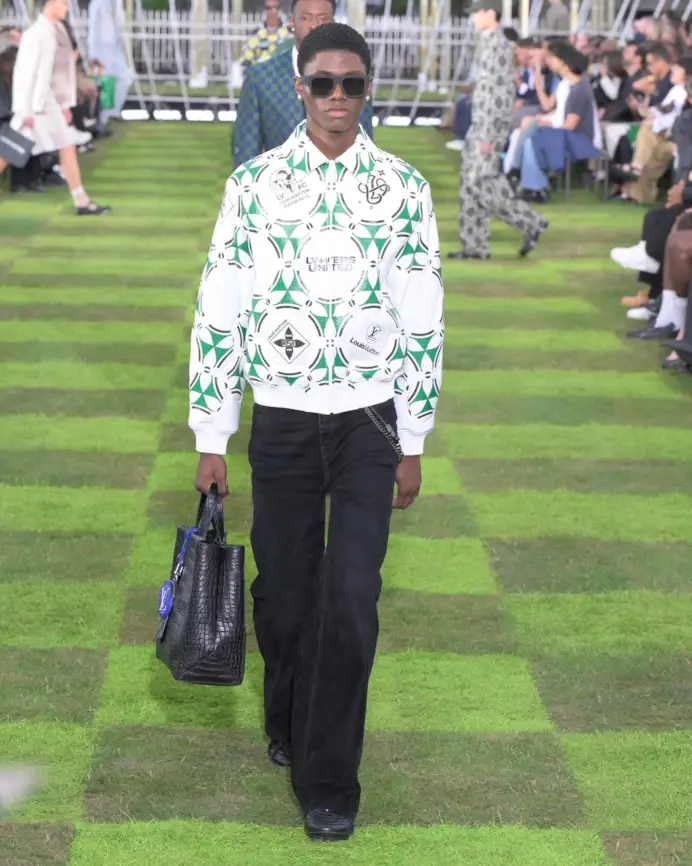Un look Louis Vuitton spring-summer 2025 (courtesy Louis Vuitton)