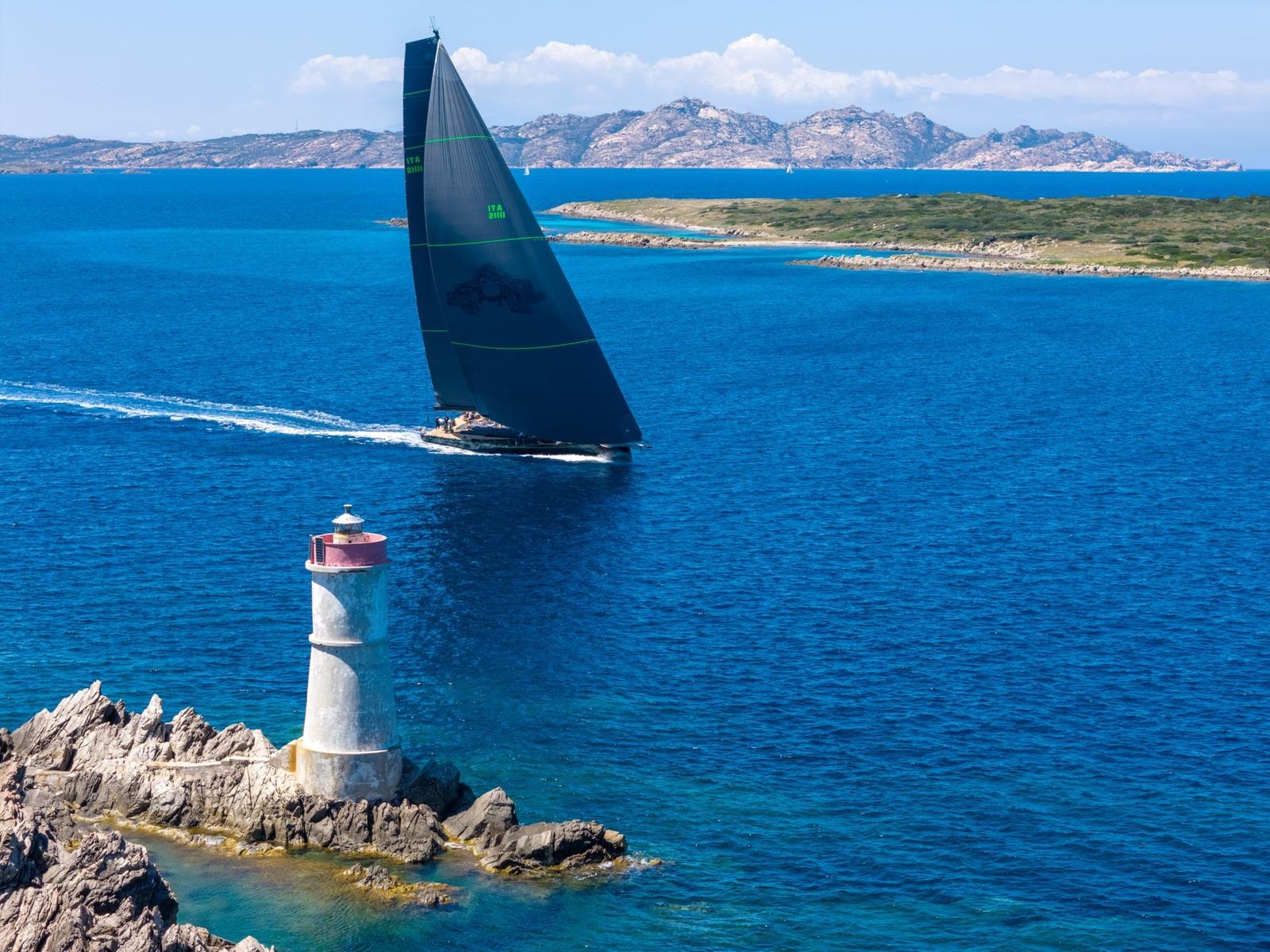 Lo spettacolo della Giorgio Armani Superyacht Regatta