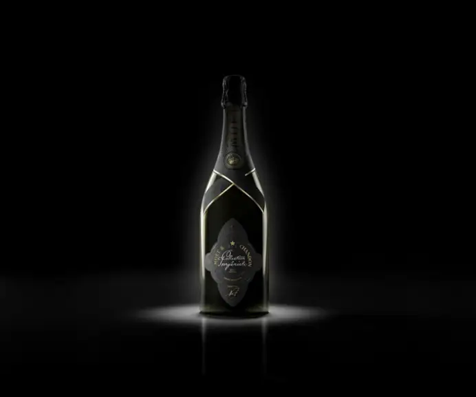 La bottiglia della nuova Collection Impérial Création No.1 di Moët Chandon.