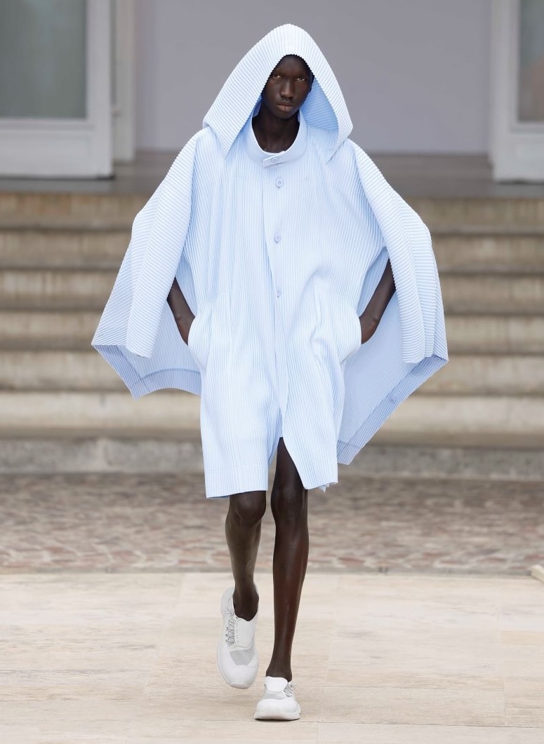 Un look spring-summer 2025 Homme plissé Issey Miyake