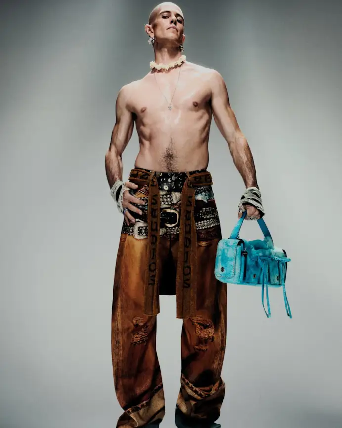 Un look Acne studios spring-summer 2025 (courtesy Acne studios)