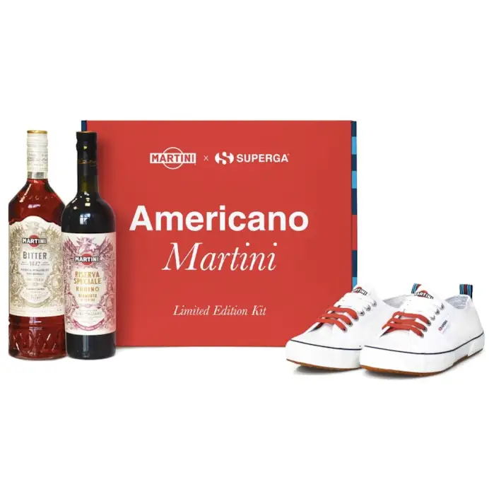 Il kit in limited edition Martini x Superga in vendita su Tannico.