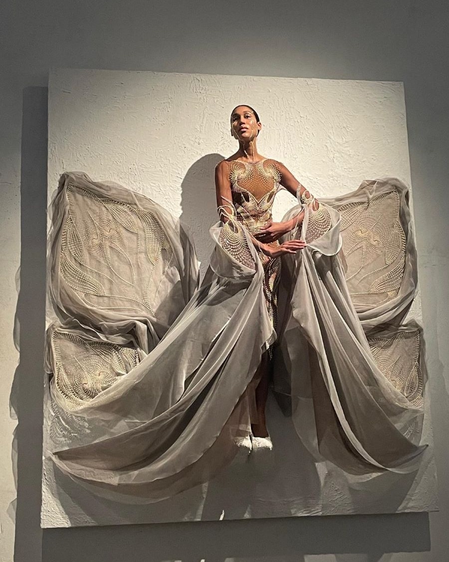 Un look haute couture fall-winter 2024/25 di Iris Van Herpen (ph Silvia Manzoni)