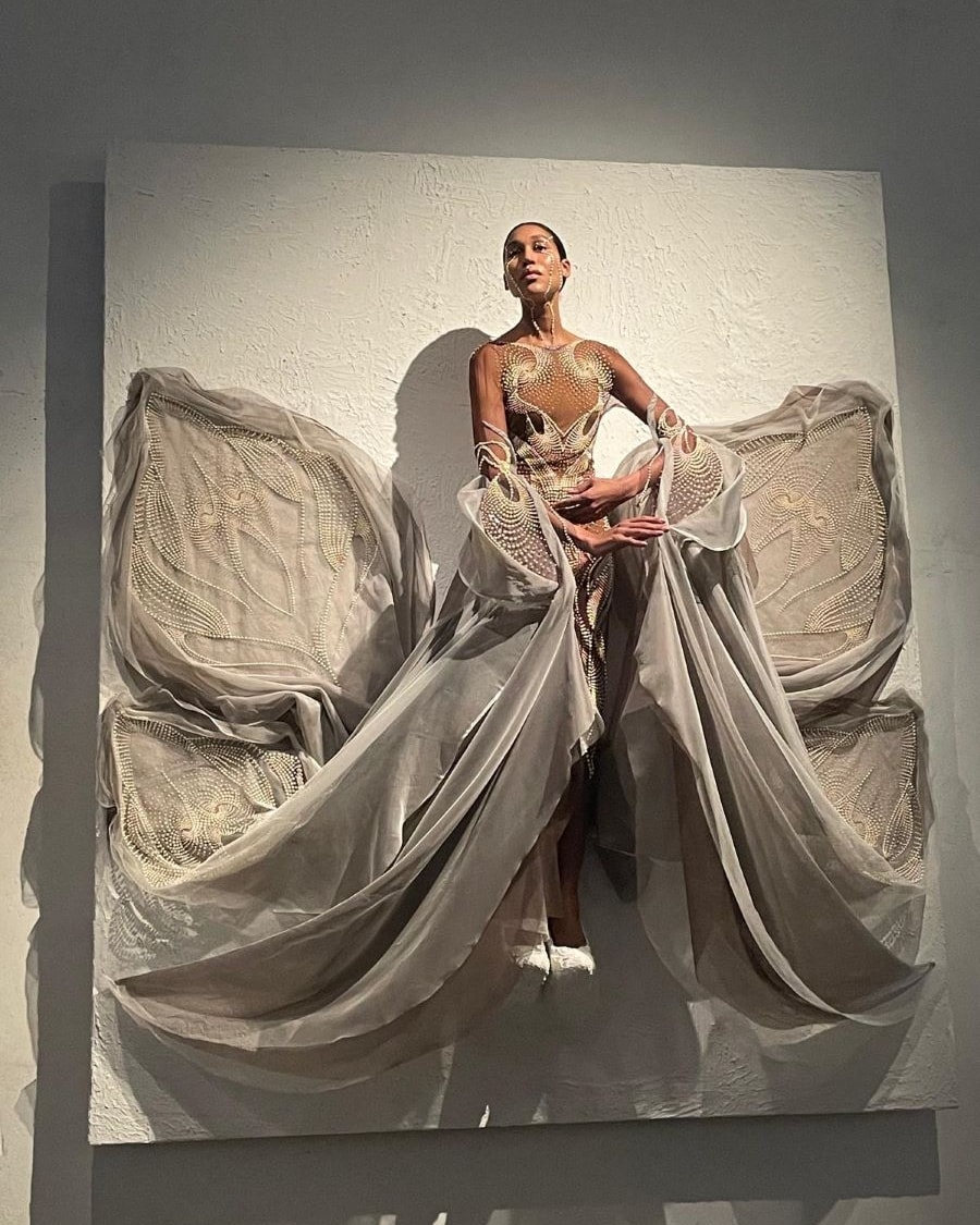 Un look Iris Van Herpen haute couture fall-winter 2024/25 (ph Silvia Manzoni)
