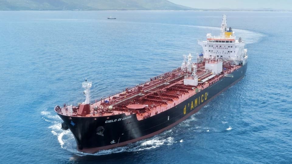 D’Amico International Shipping sale a Piazza Affari con i nuovi contratti time charter. Equita conferma il rating buy 