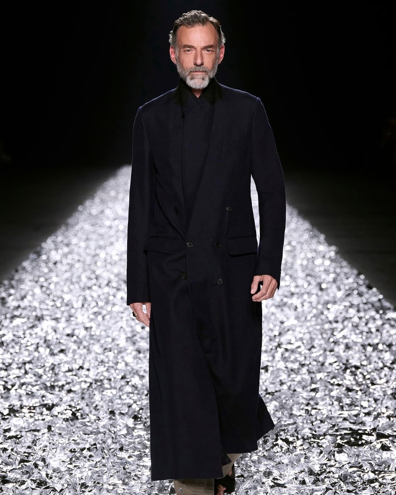 Un look Dries Van Noten spring-summer 2025 (courtesy Dries Van Noten)