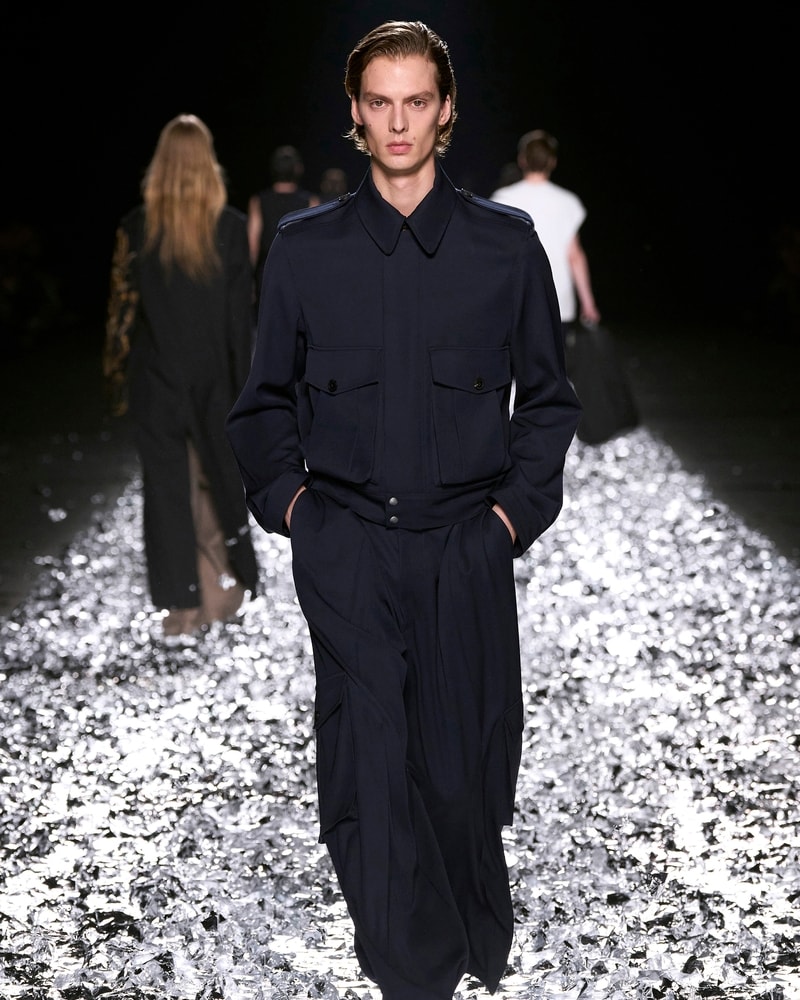 Un look Dries Van Noten spring-summer 2025 (courtesy Dries Van Noten)