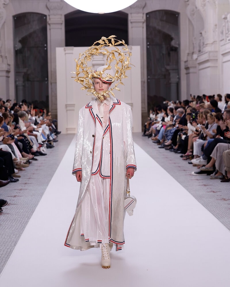 Un look Thom Browne haute couture fall-winter 2025 (ph Francesc10/MFF)
