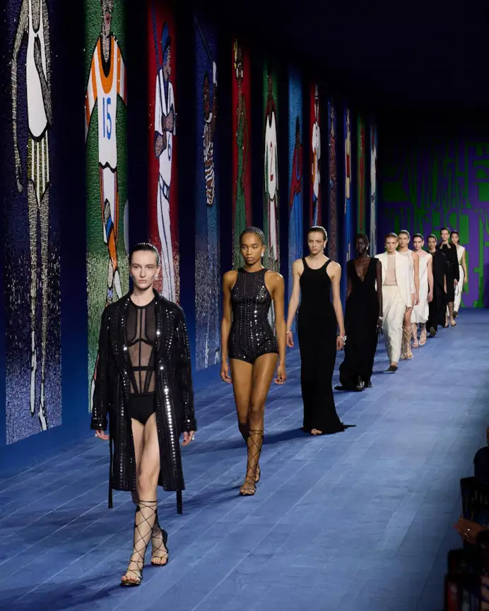 Il finale dello show Dior haute couture fall-winter 2024/25 (ph Adriend Dirand, courtesy Dior)