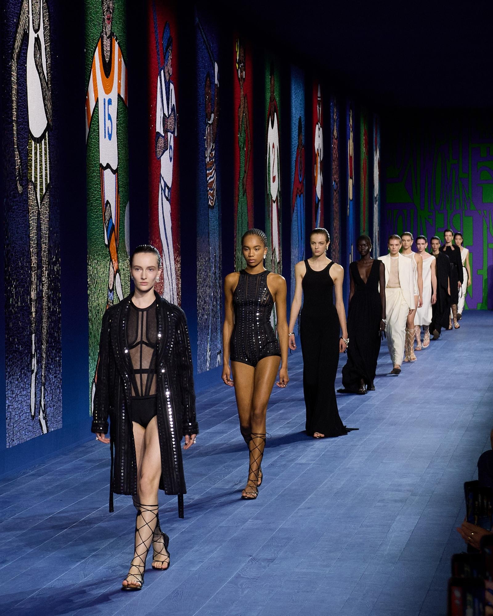 Il finale dello show Dior haute couture fall-winter 2024/25 (ph Adriend Dirand, courtesy Dior)