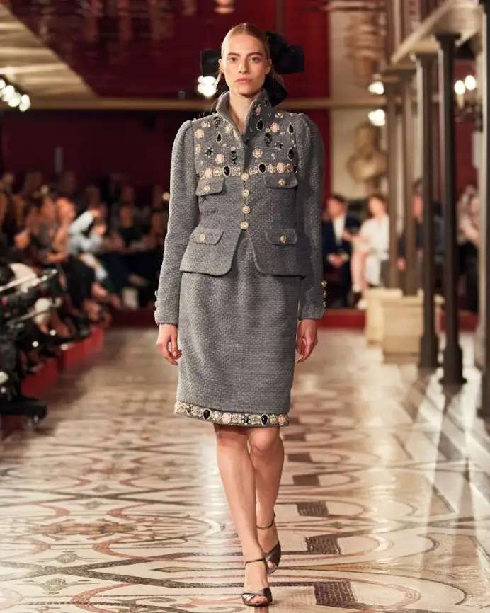Un look Chanel haute couture fall-winter 2024/25 (courtesy Chanel)