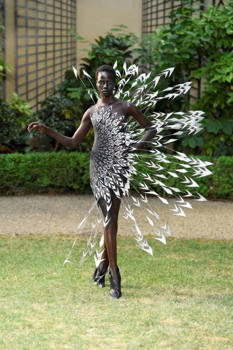 Un look Iris Van Herpen haute couture autunno-inverno 2023/24